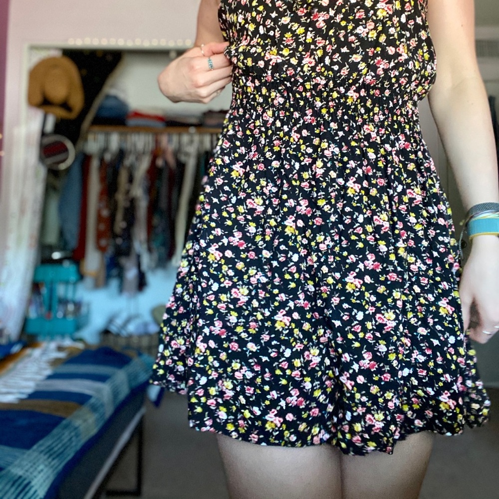 ✨FLOWER DRESS✨ - Picture 4 of 4